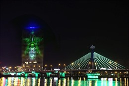 Thắp sáng tuyệt tác chai khắc nổi mới của Heineken với công nghệ ánh sáng hiện đại